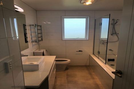 Photo of property in 2 Riroriro Close, Papakura, 2110