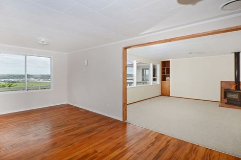 Photo of property in 18 Memorial Drive, Parahaki, Whangarei, 0112