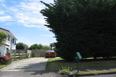 Photo of property in 25 Clarks Beach Road, Clarks Beach, 2122