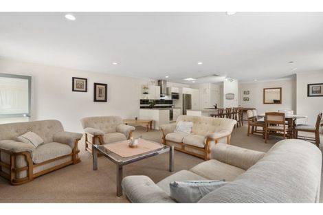 Photo of property in 3/12-20 Northcross Drive, Oteha, Auckland, 0632