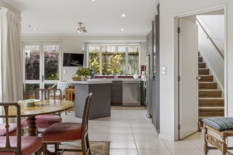 Photo of property in 2/12 Gradwell Place, Two Mile Bay, Taupo, 3330