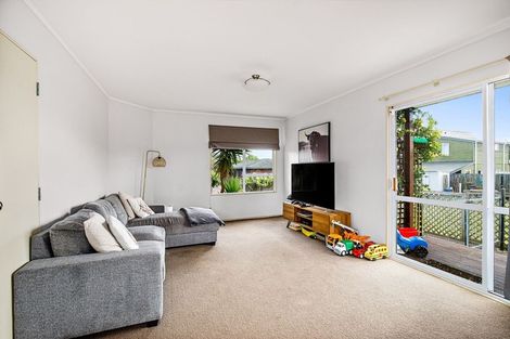 Photo of property in 5/16 Arahoe Road, New Lynn, Auckland, 0600