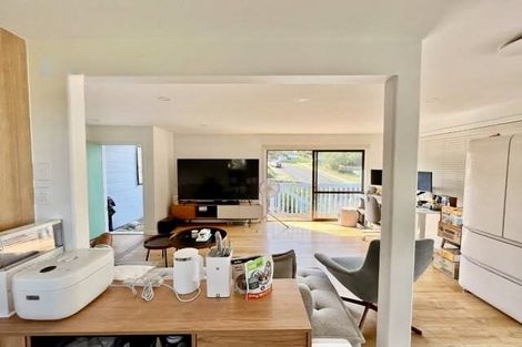 Photo of property in 133 Oreil Avenue, West Harbour, Auckland, 0618
