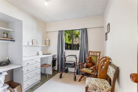 Photo of property in 13 Surf Road, Stanmore Bay, Whangaparaoa, 0932