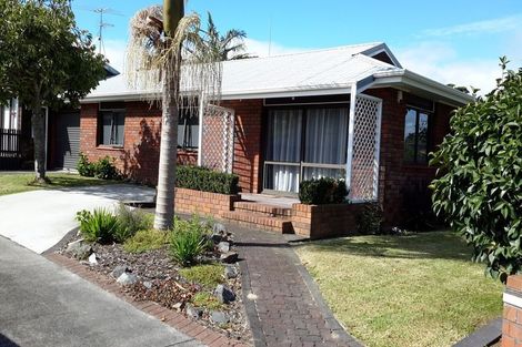 Photo of property in 1/70 Carnoustie Drive, Wattle Downs, Auckland, 2103