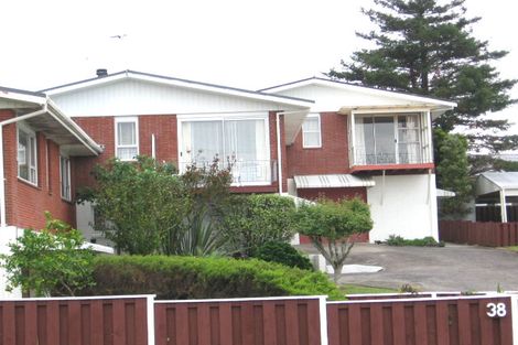 Photo of property in 2/38 Te Atatu Road, Te Atatu South, Auckland, 0610