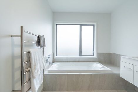 Photo of property in 5a Woodstock Place, Hokowhitu, Palmerston North, 4410