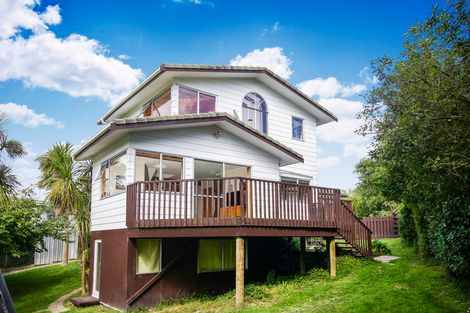 Photo of property in 20 Finlow Drive, Te Atatu South, Auckland, 0610