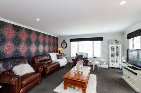 Photo of property in 18 Stonebridge Heights, Feilding, 4702