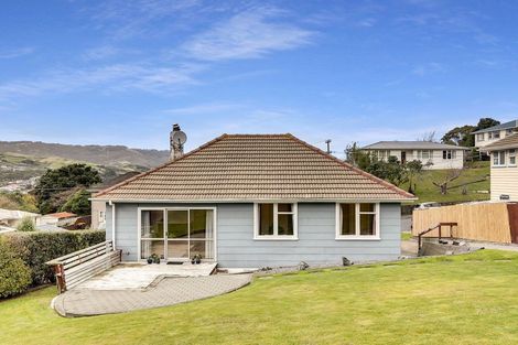 Photo of property in 5 Wakefield Terrace, Tawa, Wellington, 5028