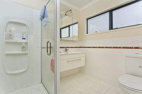 Photo of property in 1a Lake Road, Northcote, Auckland, 0627