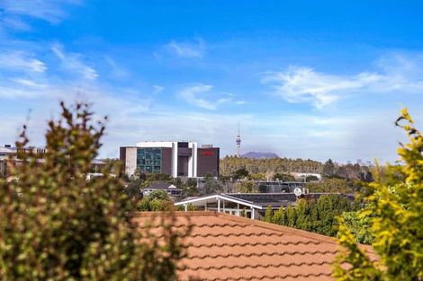 Photo of property in 9 Margaret Place, Milford, Auckland, 0620