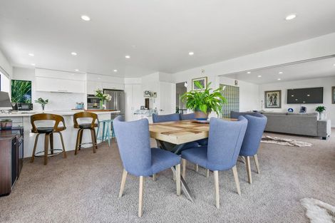 Photo of property in 117 Mangorei Road, Merrilands, New Plymouth, 4312