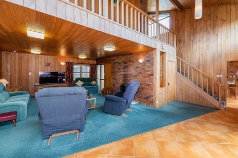 Photo of property in 8 Harrybrook Road, Green Bay, Auckland, 0604