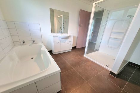 Photo of property in 2 Martin Place, Kelston, Auckland, 0602