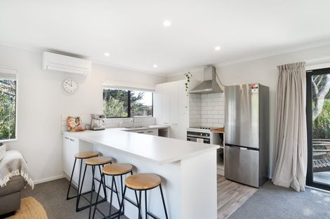 Photo of property in 21a Dorset Grove, Cannons Creek, Porirua, 5024