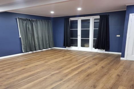 Photo of property in 121 Woodglen Road, Glen Eden, Auckland, 0602