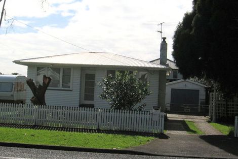 Photo of property in 11 Yeovil Road, Te Atatu Peninsula, Auckland, 0610