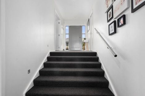 Photo of property in 21 Cosgrove Rise, Riverstone Terraces, Upper Hutt, 5018