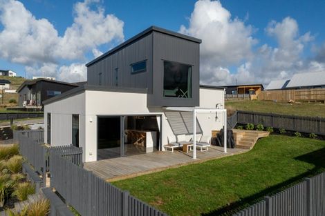 Photo of property in 2 Taeore Lane, Raglan, 3225