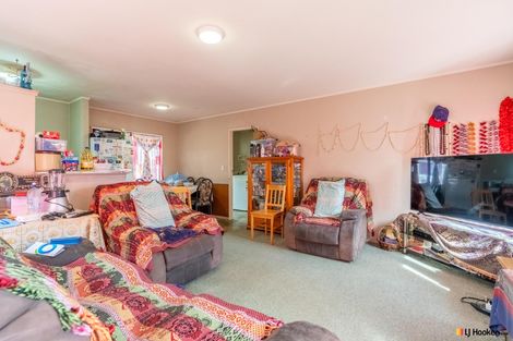 Photo of property in 2/12 De Bloge Place, Clendon Park, Auckland, 2103
