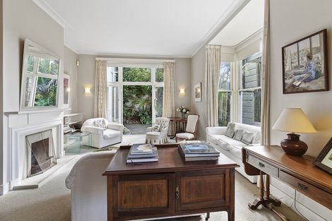 Photo of property in 10 Wesley Road, Kelburn, Wellington, 6012