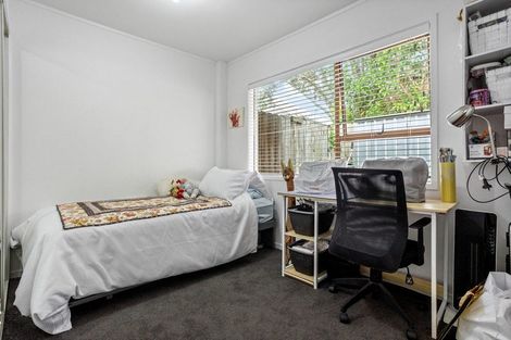 Photo of property in 2/43 Seaton Road, Murrays Bay, Auckland, 0630