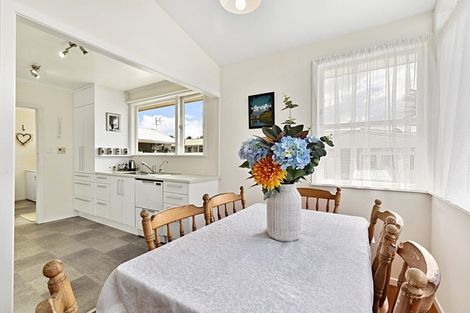 Photo of property in 10 Lomas Place, Manurewa, Auckland, 2102