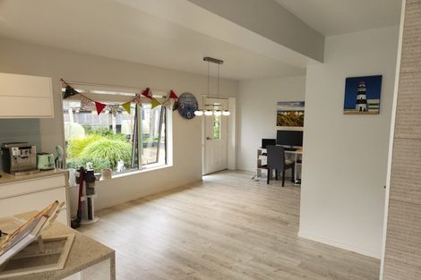 Photo of property in 7a Lesley Grove, Waikanae, 5036