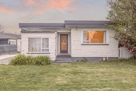 Photo of property in 216 Wainoni Road, Avondale, Christchurch, 8061