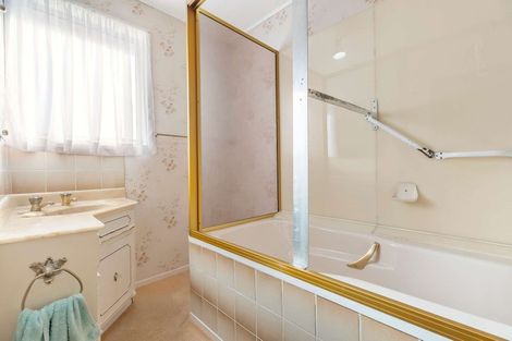 Photo of property in 8 Warden Place, Mangere Bridge, Auckland, 2022