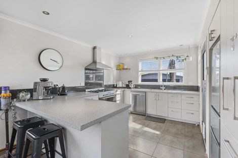 Photo of property in 1 Alma Place, Milson, Palmerston North, 4414