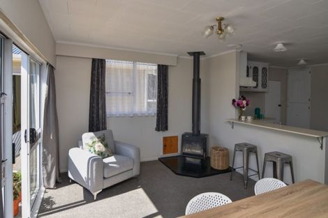 Photo of property in 27 Diamond Street, Carterton, 5713