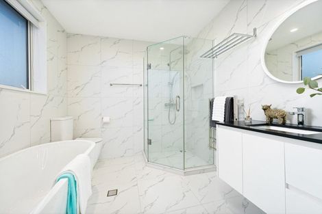 Photo of property in 38a Pokapu Street, Titirangi, Auckland, 0600