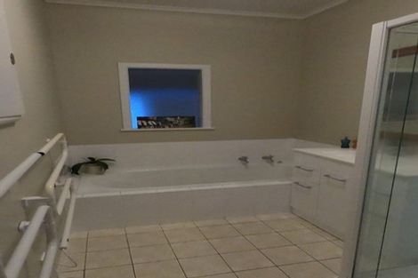 Photo of property in 2/26 Dallinghoe Crescent, Milford, Auckland, 0620