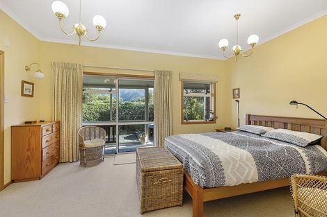 Photo of property in 4 Rangatira Road, Tawa, Wellington, 5028