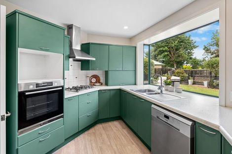 Photo of property in 21 Thornwood Place, Redwood, Christchurch, 8051