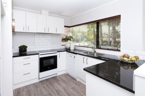 Photo of property in 7 Robina Court, Burswood, Auckland, 2013