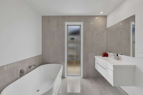 Photo of property in 27 Silicon Way, Fitzherbert, Palmerston North, 4410