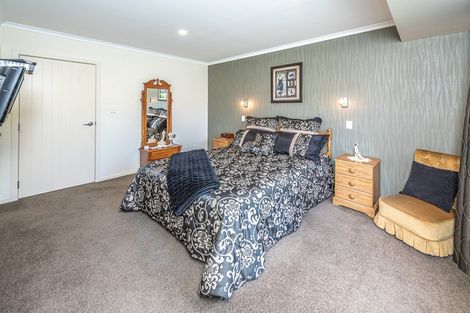 Photo of property in Caversham Park, 2/33 Caversham Road, Westmere, Whanganui, 4501