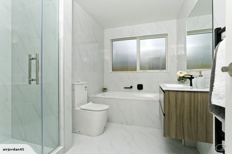 Photo of property in 12 Barrique Road, Kumeu, 0810