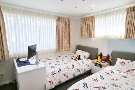 Photo of property in 36 Bluff Road, Kenepuru, Porirua, 5022