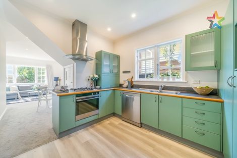 Photo of property in 43 Saint Ronans Avenue, Waterloo, Lower Hutt, 5011