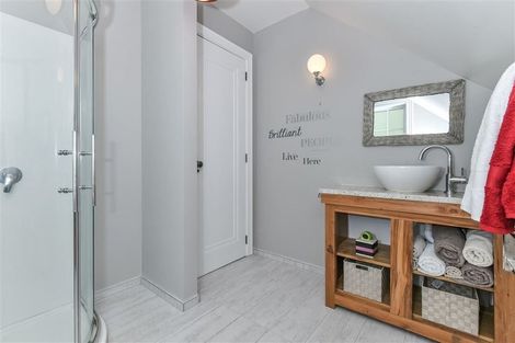 Photo of property in 48a Waterview Road, Stanley Point, Auckland, 0624
