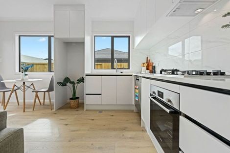 Photo of property in 2/48 Heath Street, Saint Andrews, Hamilton, 3200