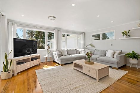 Photo of property in 15 Waione Avenue, Te Atatu Peninsula, Auckland, 0610