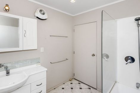 Photo of property in 113b Kinross Street, Blockhouse Bay, Auckland, 0600