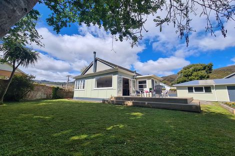 Photo of property in 3 Burke Grove, Naenae, Lower Hutt, 5011