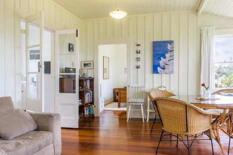 Photo of property in 27 Bournemouth Terrace, Murrays Bay, Auckland, 0630