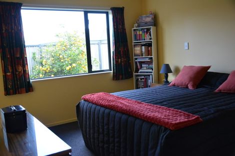 Photo of property in 11 Flemington Place, Taradale, Napier, 4112